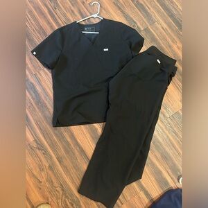 XL Black Figs scrubs, XL top, XL/P bottoms
